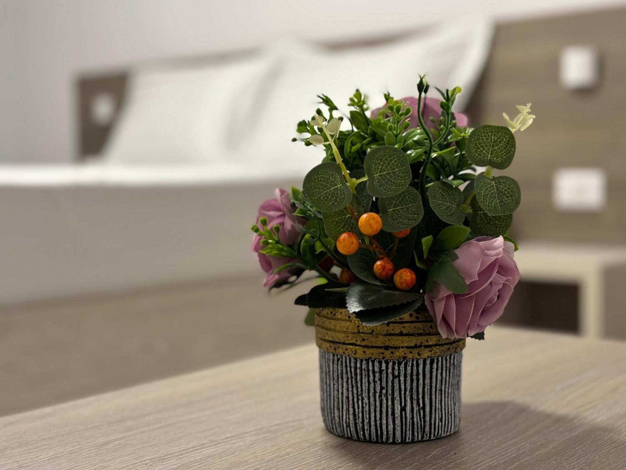 Celine Confort N. D. Cocea 부쿠레슈티 외부 사진
